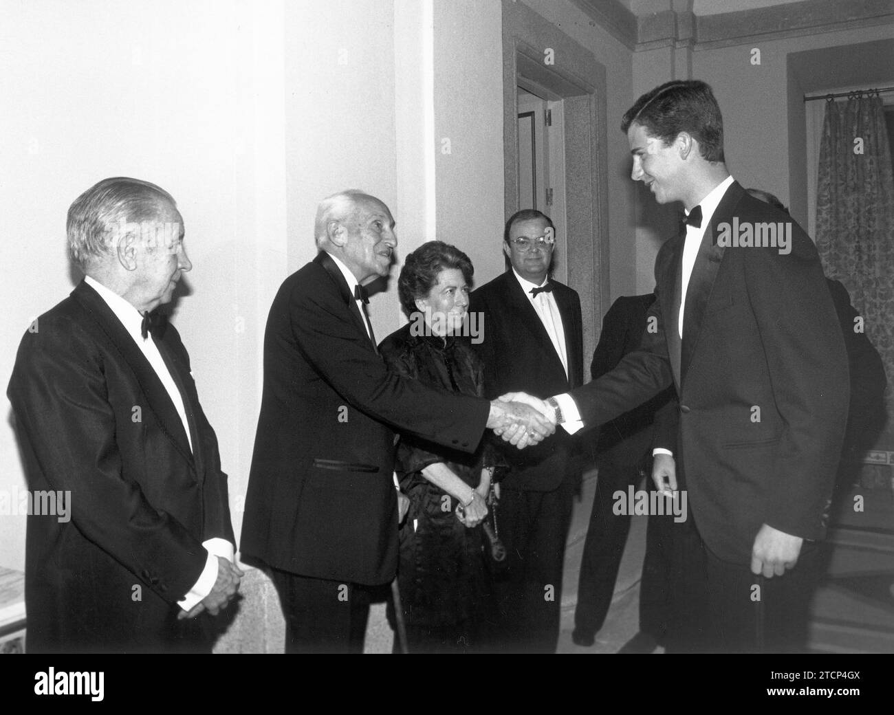 Madrid, 04/18/1989. Don Felipe offered a dinner at the El Pardo Palace to the patrons of the Prince of Asturias Foundation. In the image, the then Prince greets Nobel Prize winner Severo Ochoa. Credit: Album / Archivo ABC Stock Photo