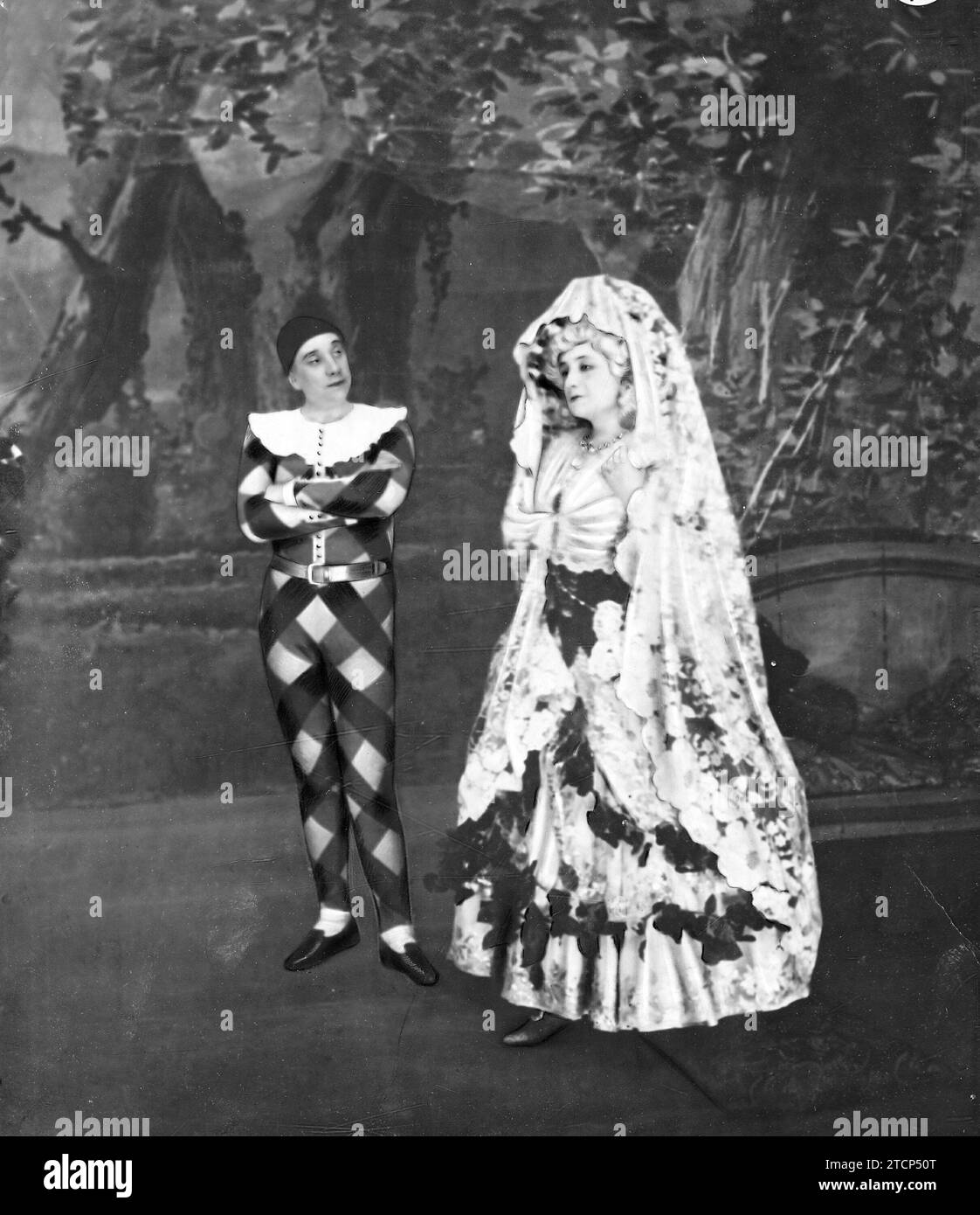 02/29/1912. Premiere coming at the Princess Theater. The Eminent Artists Mrs. Guerrero and Mr. Díaz de Mendoza, in a scene from the Work, original by D. Ramón del Valle-Inclán, 'the Marchioness Rosalinda', which will premiere the day after tomorrow. Credit: Album / Archivo ABC / Ramón Alba Stock Photo