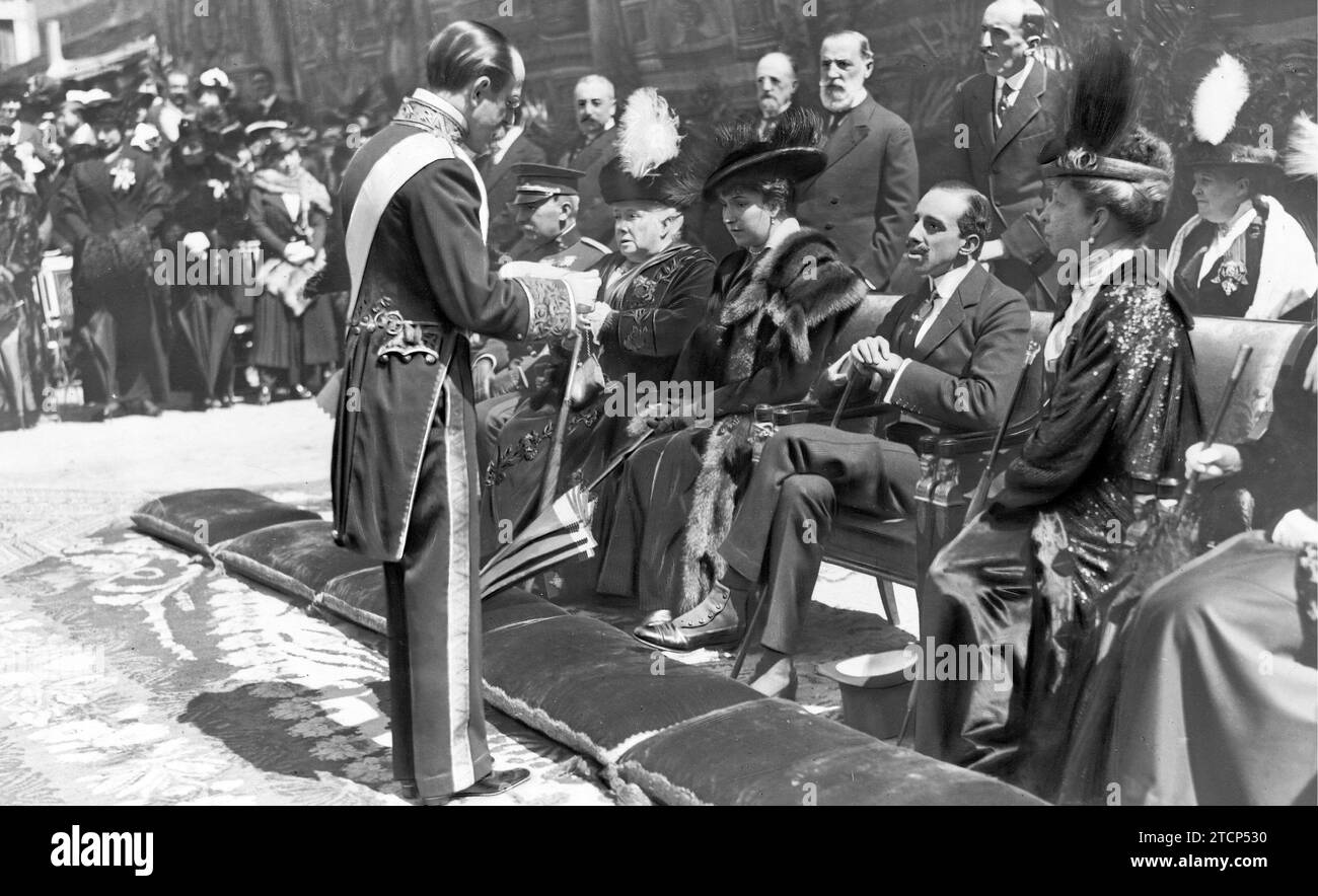 03/31/1915. An opening ceremony in Madrid. H.H. Mm. and Aa. Rr. Listening to the speech of the Count of Casal at the ceremony of laying the first stone of the future temple of the Santísimo Cristo de la Salud. Credit: Album / Archivo ABC / Ramón Alba Stock Photo