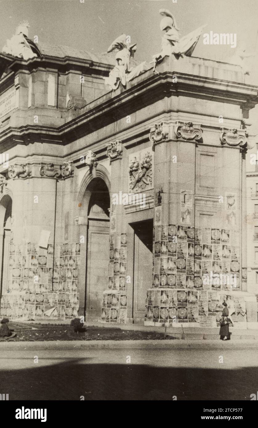Madrid 02 12 1936 The Door Of Alcal Covered With Electoral 