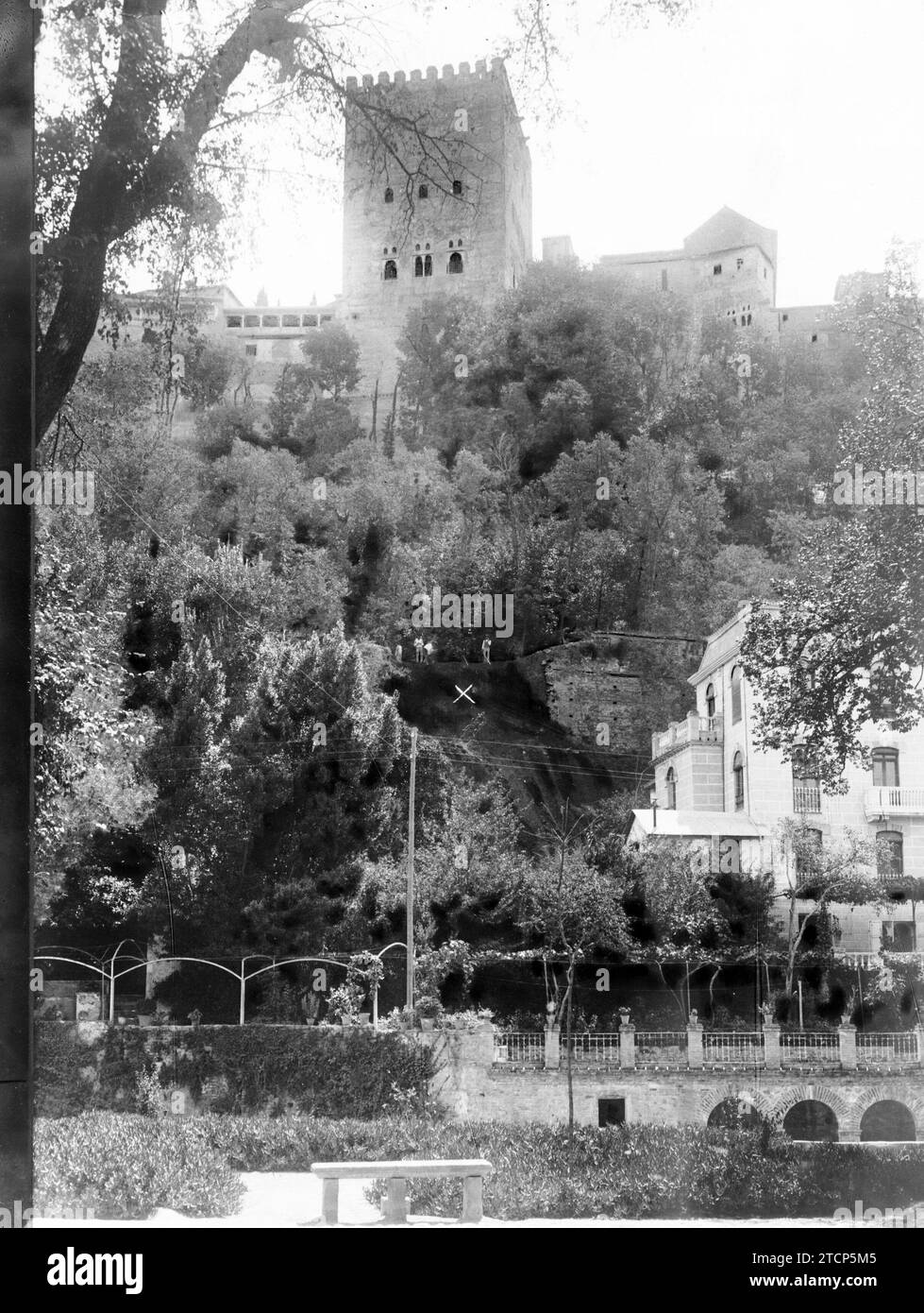 08/31/1915. Landslide in the Alhambra. Wall (X) that has collapsed, exposing the foundations of the Comares tower. Credit: Album / Archivo ABC / Manuel Torres Molina Stock Photo