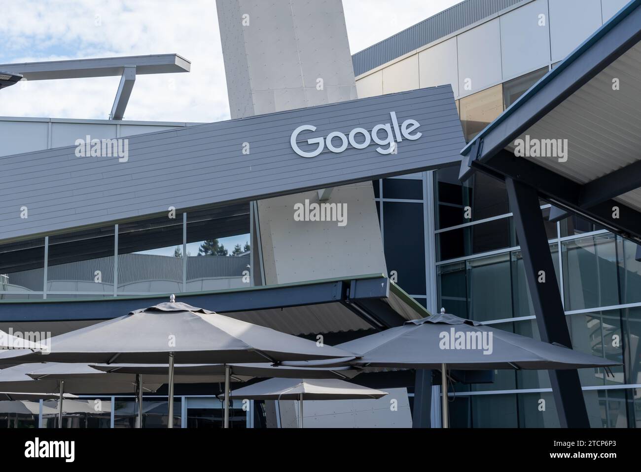 Google logo on the building at its outside cafeteria in the campus at Google's headquarters in Silicon Valley, Mountain View, California, USA Stock Photo