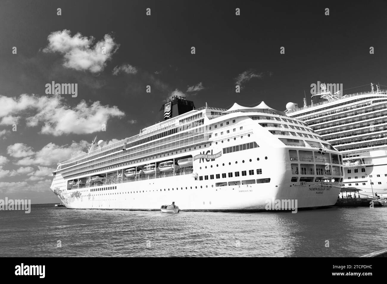 Bahamas cruise ship Black and White Stock Photos & Images - Alamy