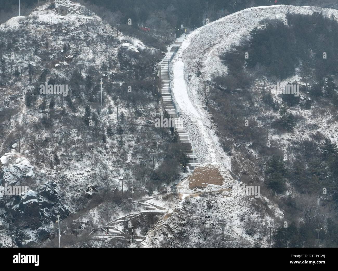 **CHINESE MAINLAND, HONG KONG, MACAU AND TAIWAN OUT** Aerial photos show snow scenery of the Great Wall at Dajingmen in Zhangjiakou City, north China' Stock Photo