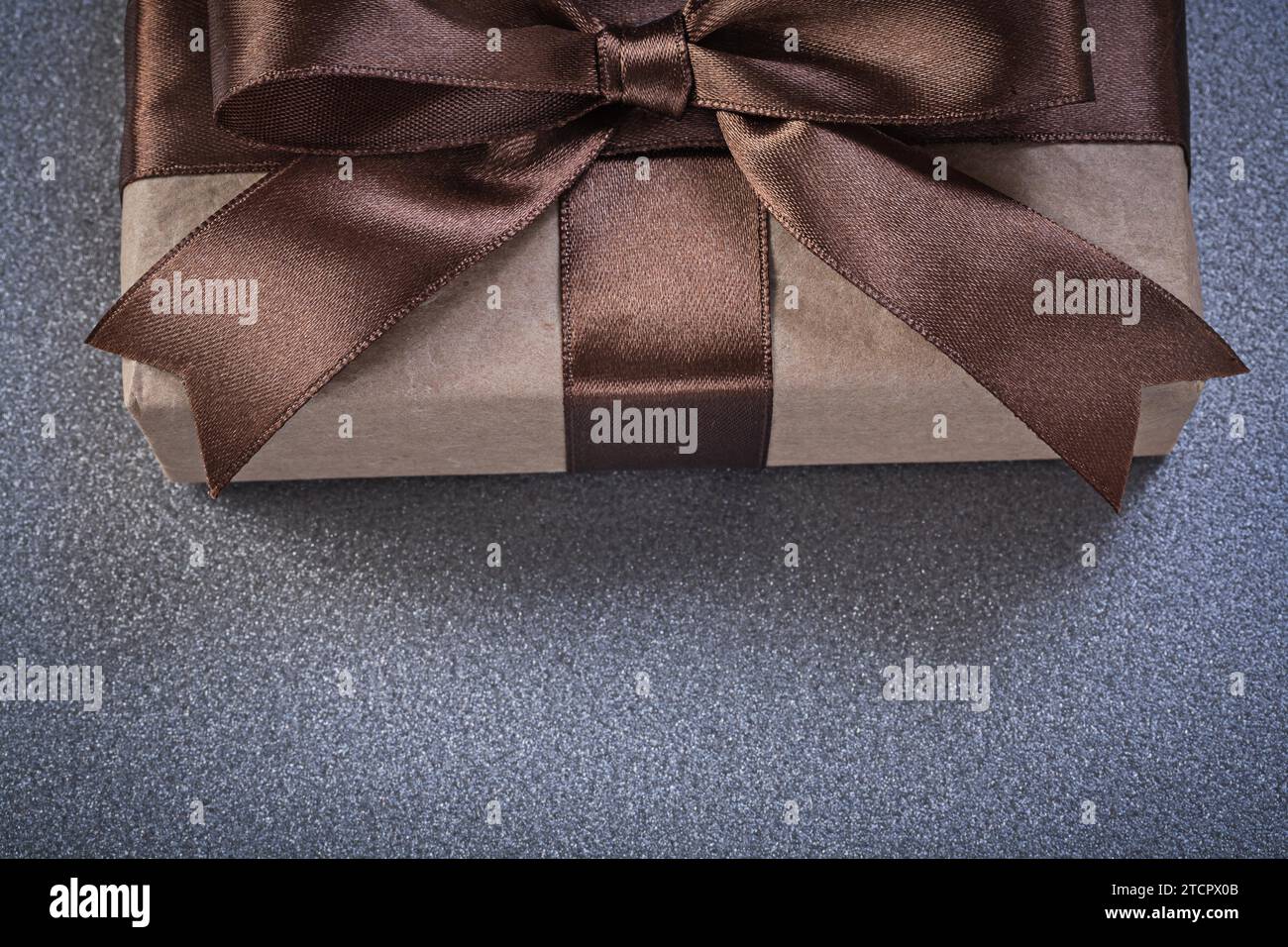 Plain brown wrapping hi-res stock photography and images - Alamy
