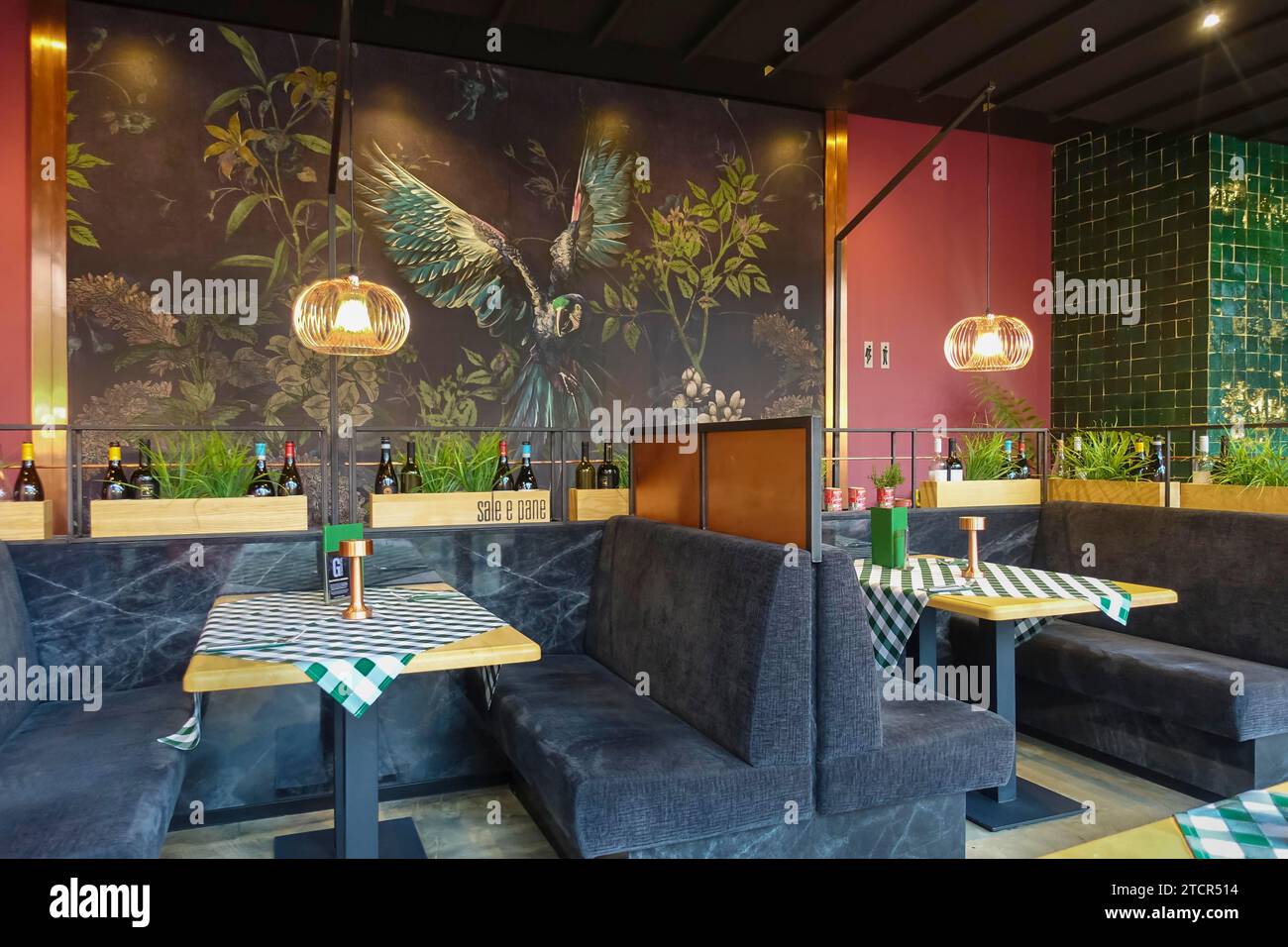 Italian restaurant, Sale e Pane Pizzeria, Ristorante, lamps, ceiling