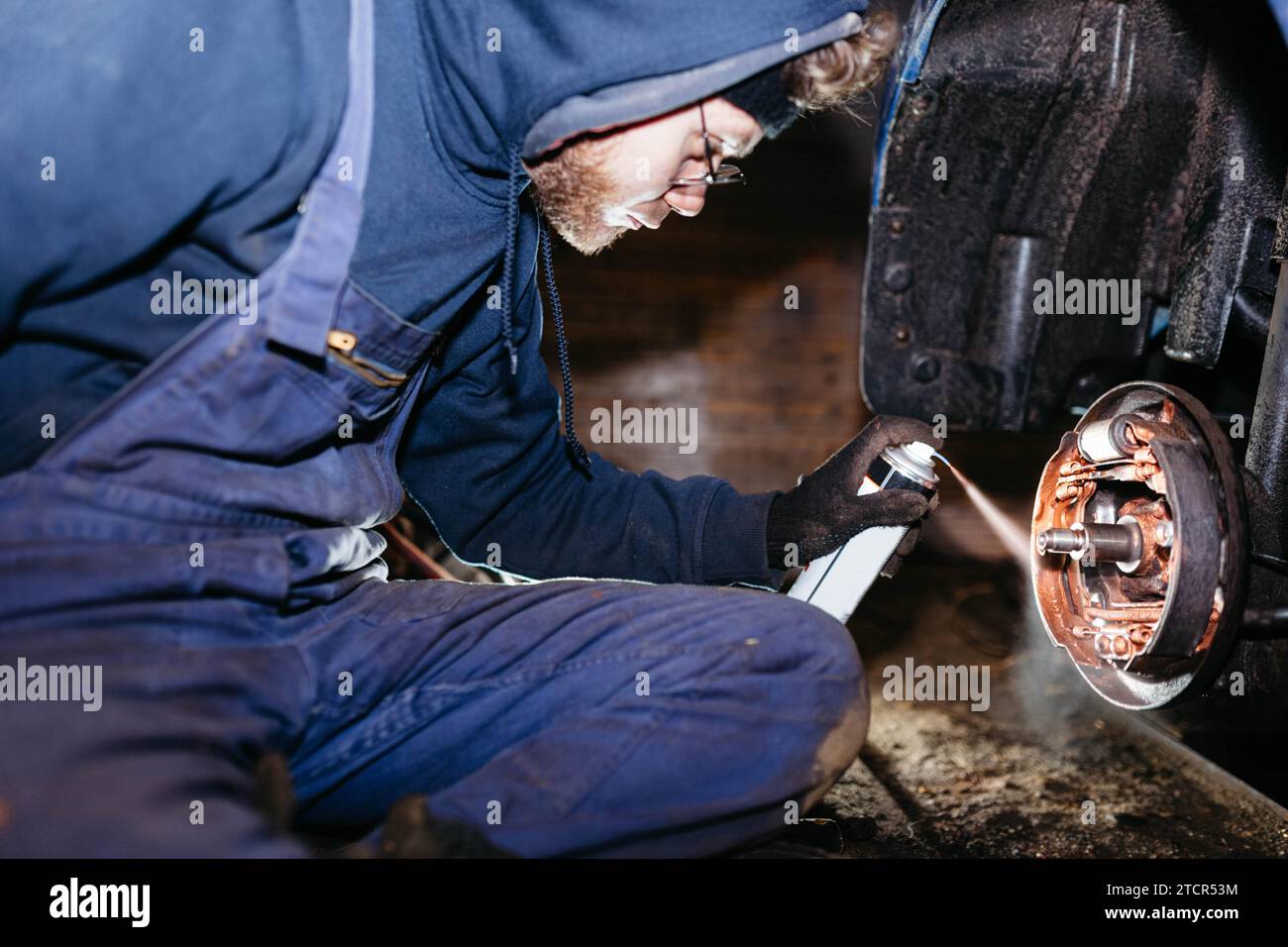 Drum brake lubrication Stock Photo - Alamy