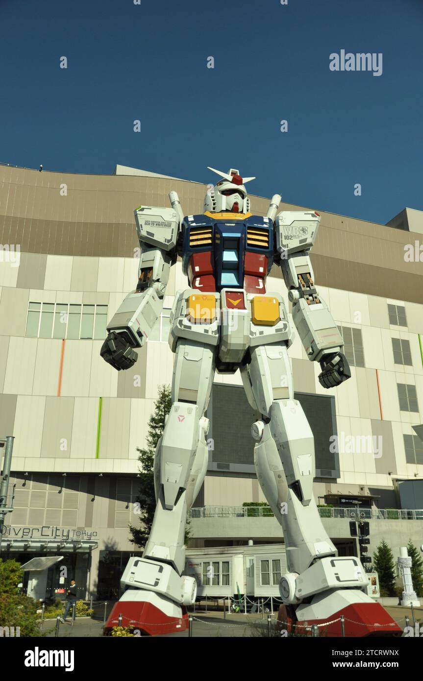 Gundam Statue in Gundam front in Tokyo Stock Photo Alamy