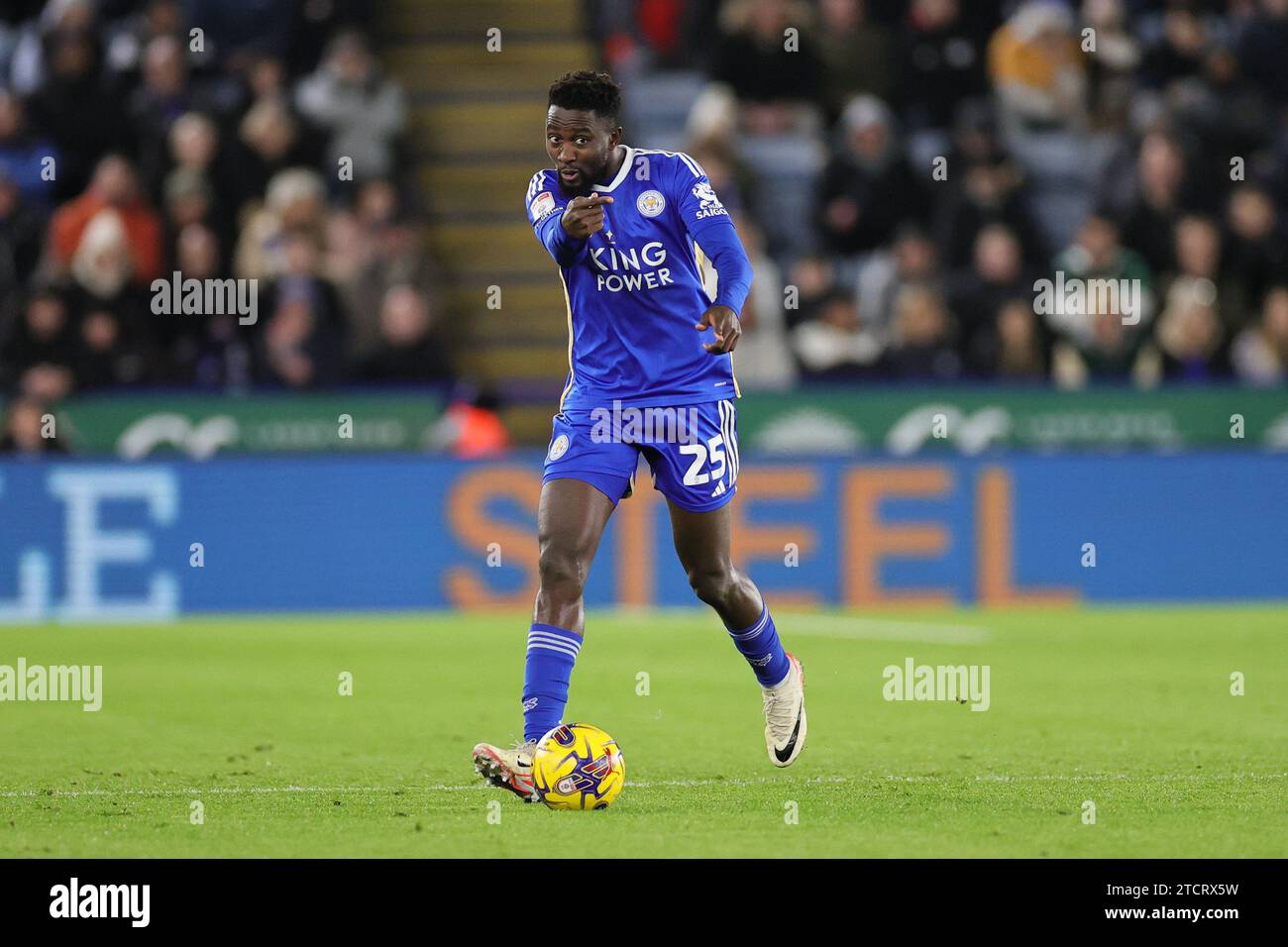 Leicester on Wednesday 13th December 2023. Wilfred Ndidi of Leicester City during the Sky Bet Championship match between Leicester City and Millwall at the King Power Stadium, (Photo: James Holyoak | MI News) Credit: MI News & Sport /Alamy Live News Stock Photo