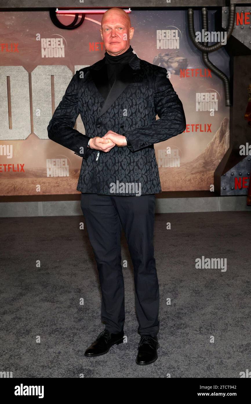 hollywood ca 13th dec 2023 derek mears at the la premiere of netflix rebel moon part one a child of fire on december 13 2023 at the tcl chinese theatre in hollywood california credit faye sadoumedia punchalamy live news 2TCT942