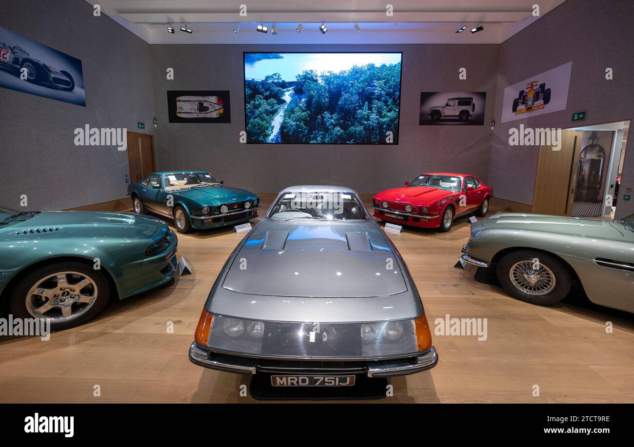 London, UK. 14th Dec, 2023. The Bond Street Sale, Important Collectors' Motor Cars takes place on 15 December 2023 at Bonhams. Auction highlights include: Formerly owned by Lord Hesketh and Eric Clapton, a 1970 Ferrari 365 GTB/4 'Daytona' Berlinetta. Estimate: £450,000-550,000. Credit: Malcolm Park/Alamy Live News Stock Photo