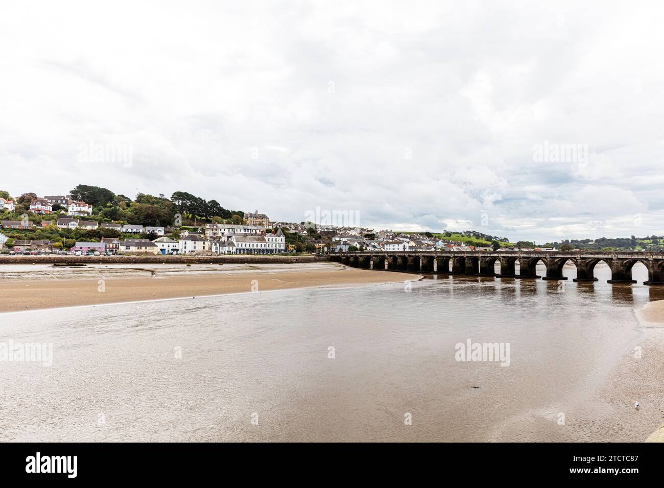 Bideford Long Bridge in North Devon spans the River Torridge near its estuary and connects the old part of the town, Bideford Town, Devon, UK, England Stock Photo