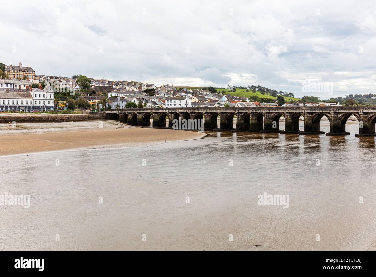 Bideford Long Bridge in North Devon spans the River Torridge near its estuary and connects the old part of the town, Bideford Town, Devon, UK, England Stock Photo
