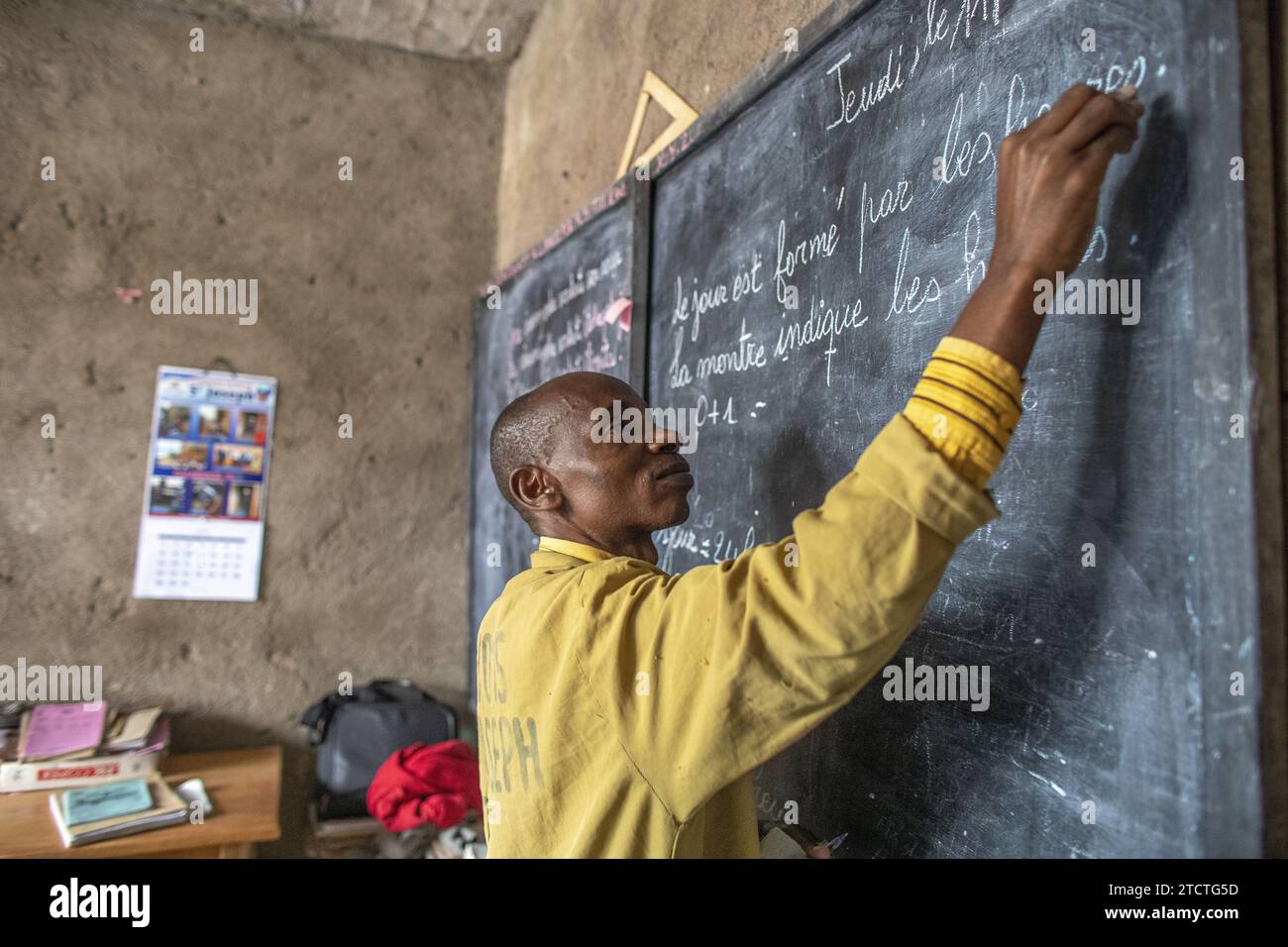 School teacher writing on a classroom blackboard in Bukavu, DRC Stock Photo