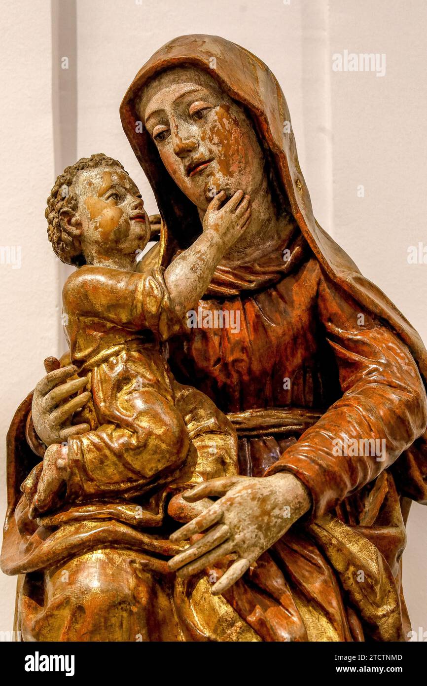 Fine art museum, Budapest, Hungary. Sculptor from East Hungary, Madonna from the region of Munkacs (Mukachevo, Ukraine), late 16th-early 17th century, Stock Photo