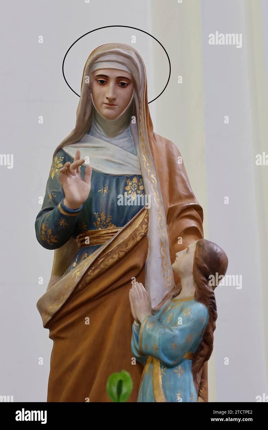 Chiesa Matrice di Santa Maria Assunta (catholic church), Gagliano del Capo, Italy. Statues depicting the Virgin Mary with her mother St. Ann Stock Photo