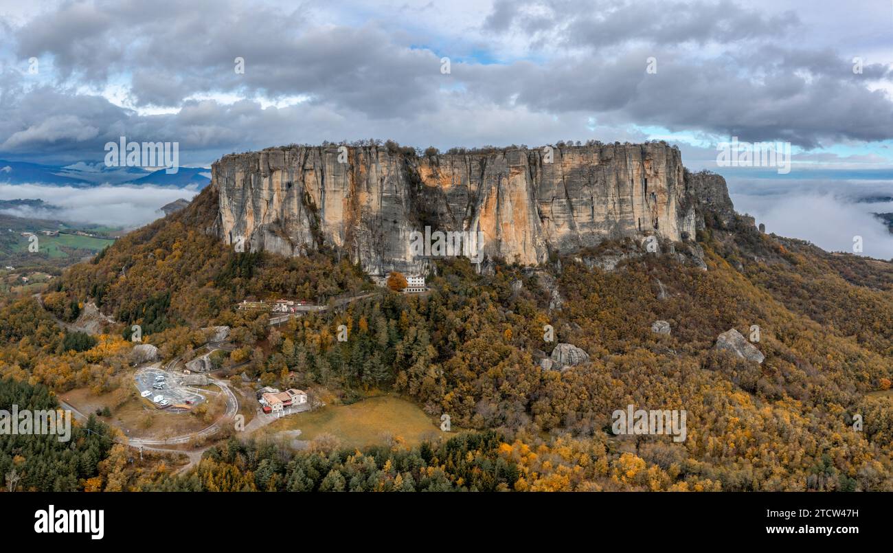 A Drone View Of The Pietra Di Bismantova Mesa And Mountain Landscape a-drone-view-of-the-pietra-di-bismantova-mesa-and-mountain-landscape