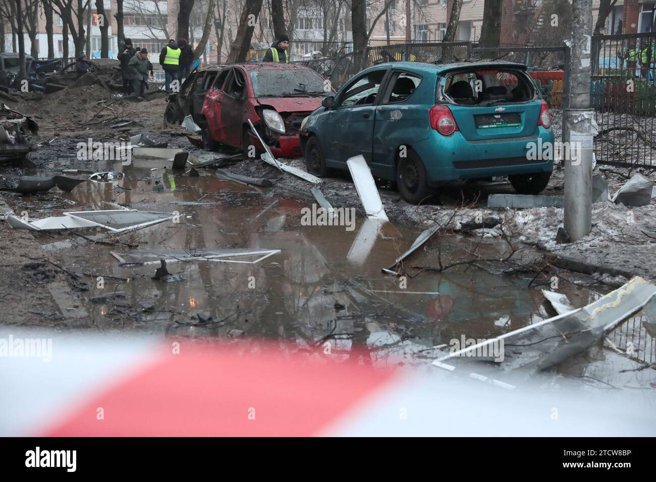 Non Exclusive: KYIV, UKRAINE - DECEMBER 13, 2023 - Cars destroyed by falling missile debris are pictured in the Dniprovskyi district of Kyiv, capital Stock Photo