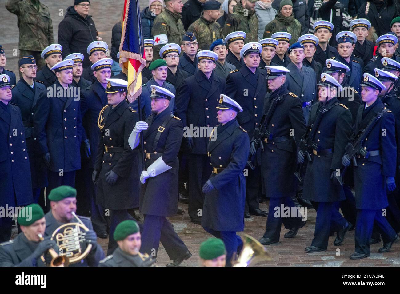 Stralsund, Germany. 14th Dec, 2023. Bundeswehr recruits during the swearing-in ceremony in the harbor. 145 new soldiers from the Parow Naval Academy have been sworn in. Credit: Stefan Sauer/dpa/Alamy Live News Stock Photo