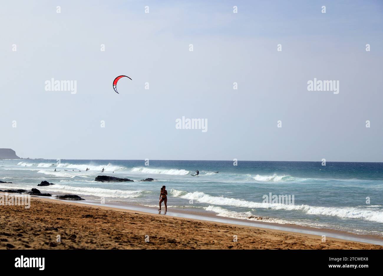 kite surfing, Playa Piedra, El Cotillo, Fuerteventura, Canary Islands, Spain. Stock Photo