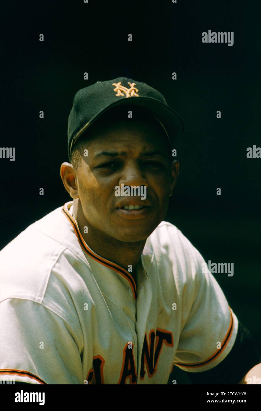 NEW YORK, NY 1957 Willie Mays 24 of the New York Giants plays catch