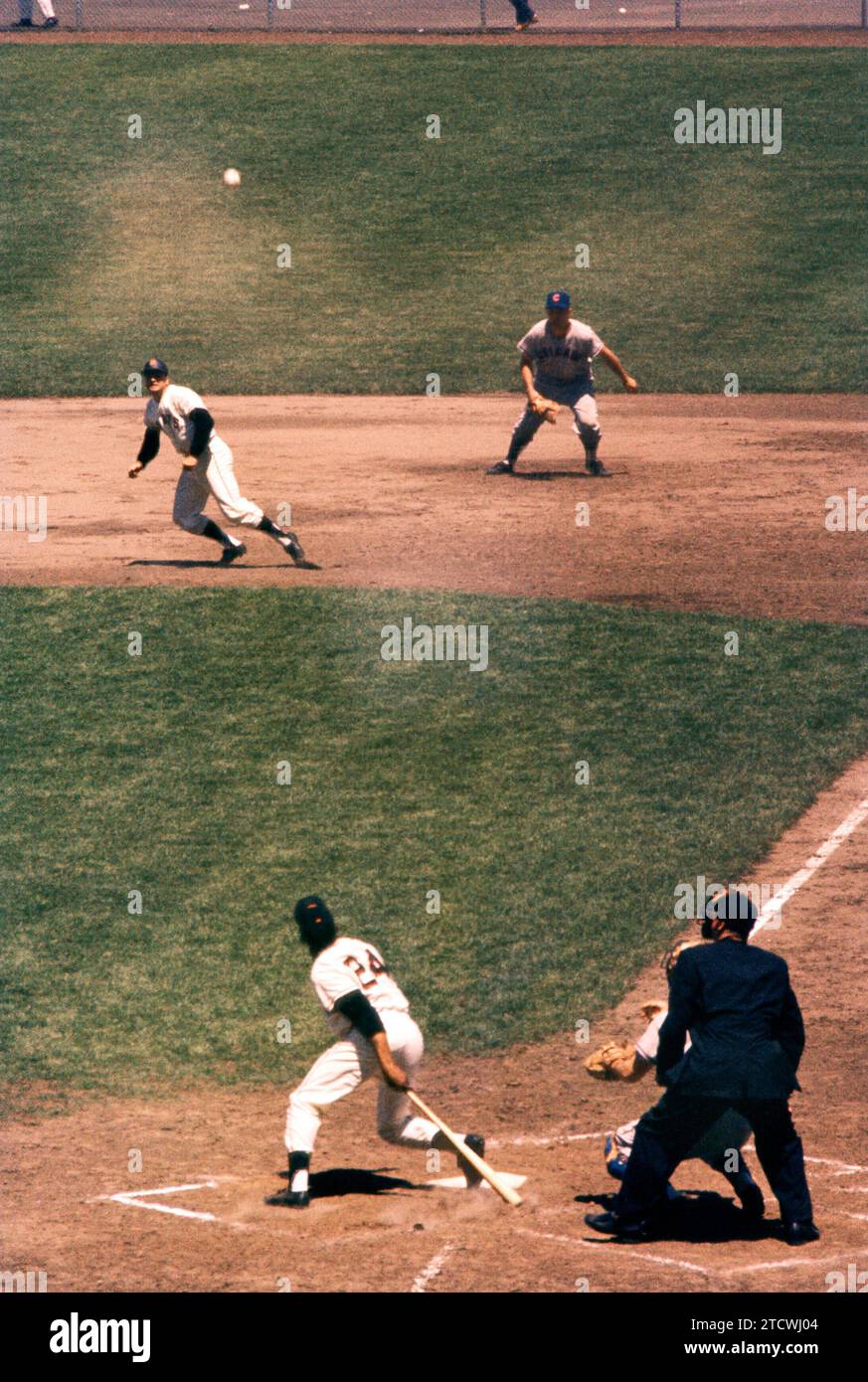 SAN FRANCISCO, CA - MAY, 1960:  Willie Mays #24 of the San Francisco Giants bounces the ball high in the air during an MLB game against the Chicago Cubs circa May, 1960 at Candlestick Park in San Francisco, California.  (Photo by Hy Peskin) *** Local Caption *** Willie Mays Stock Photo