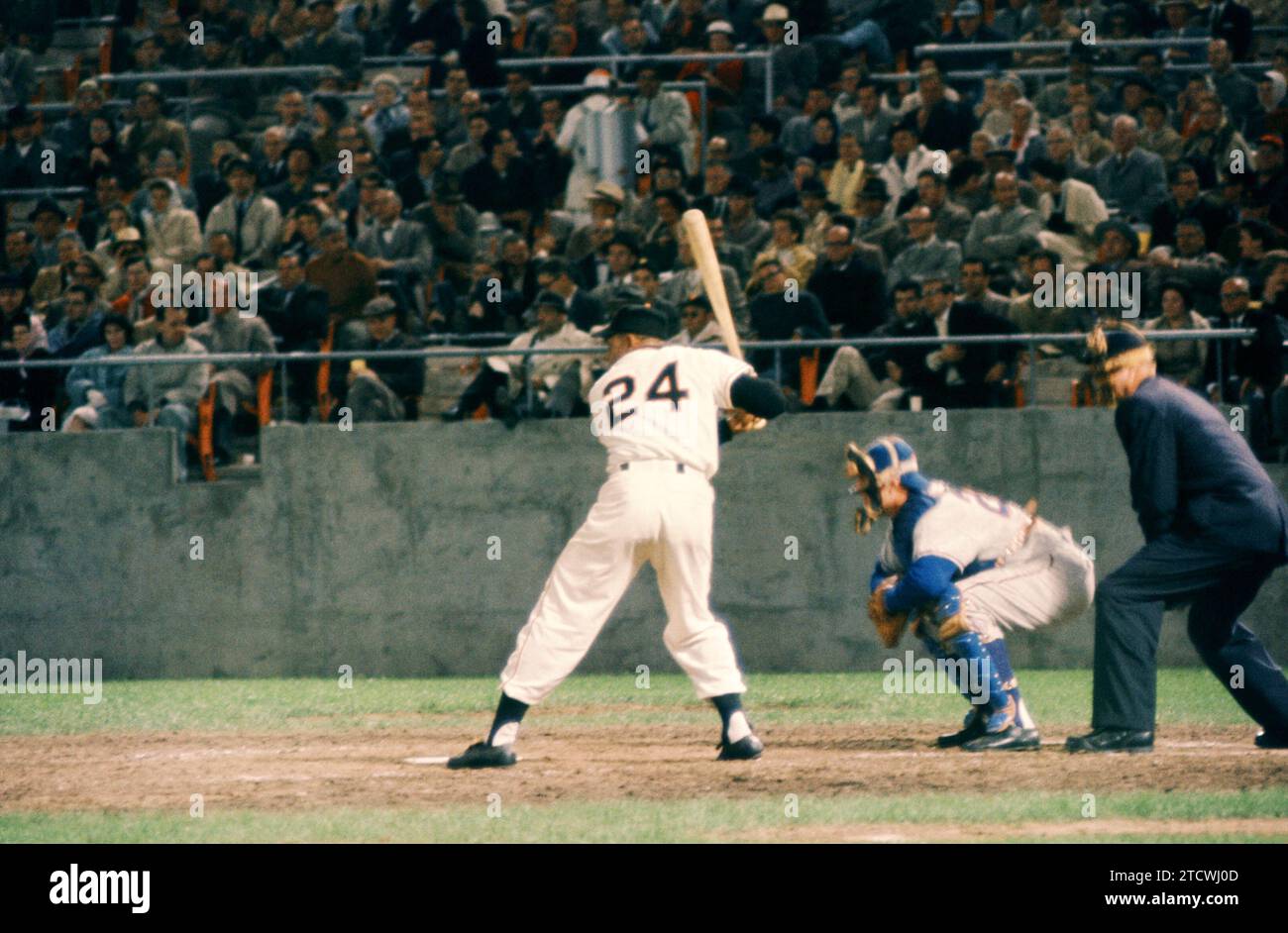 SAN FRANCISCO, CA - MAY, 1960:  Willie Mays #24 of the San Francisco Giants bats during an MLB game against the Chicago Cubs circa May, 1960 at Candlestick Park in San Francisco, California.  (Photo by Hy Peskin) *** Local Caption *** Willie Mays Stock Photo
