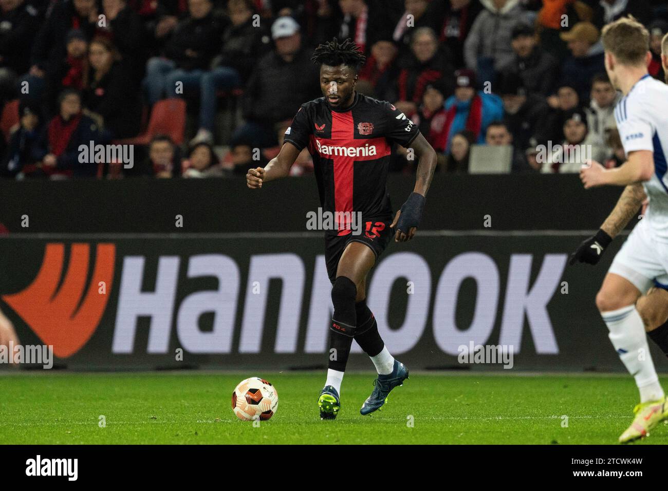 Leverkusen, Deutschland. 14th Dec, 2023. 14.12.2023, BayArena, Leverkusen, GER, UEFA Europa League 6 Spieltag, Bayer 04 Leverkusen vs Molde Fotballklubb Im Bild: Edmond Tapsoba (Bayer 04 Leverkusen, #12) Einzelaktion; Ganzkörper/Ganzkoerper ; Ball am Fuss; Foto © nordphoto GmbH/Christian Schulze Credit: dpa/Alamy Live News Stock Photo