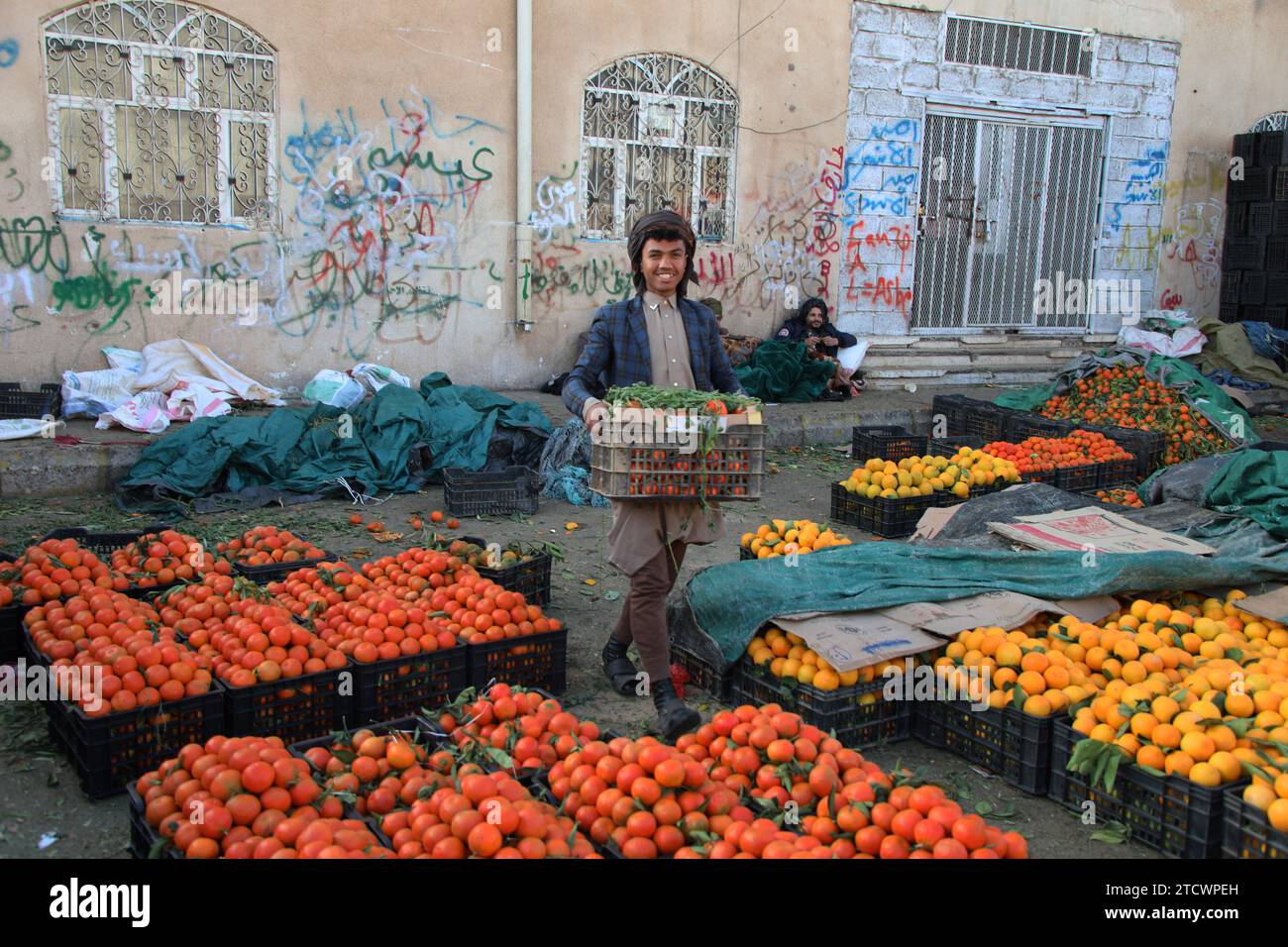 Sanaa, Yemen. 14th Dec, 2023. Orange vendors wait for customers at a fruit market in Sanaa. The agricultural production of oranges has experienced a decline in recent years due to a combination of factors, such as economic conditions and ongoing escalations in conflict between the internationally recognized government and the Houthi community. (Credit Image: © Osamah Yahya/ZUMA Press Wire) EDITORIAL USAGE ONLY! Not for Commercial USAGE! Stock Photo