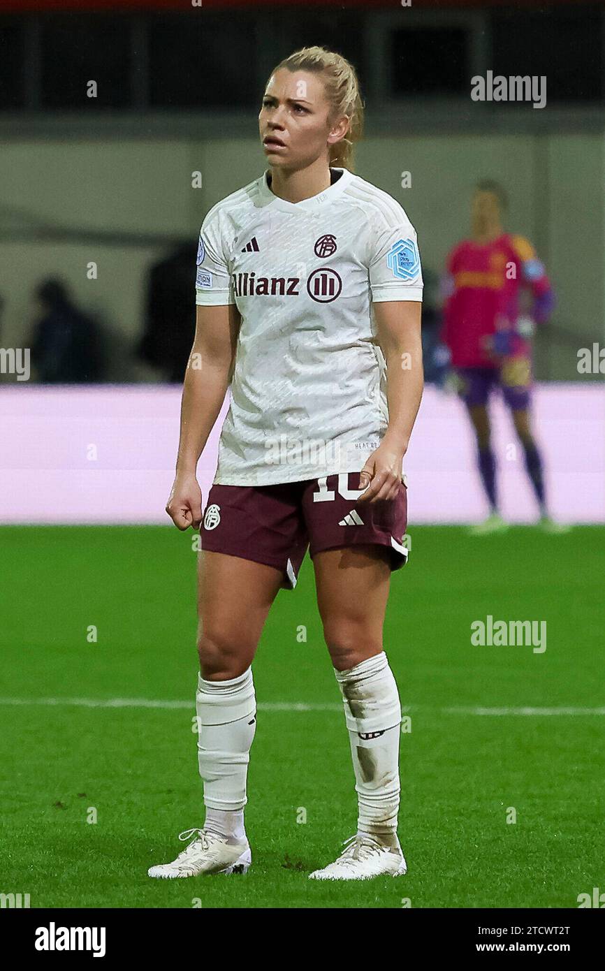Muenchen, Deutschland. 14th Dec, 2023. Linda Dallmann (FC Bayern ...