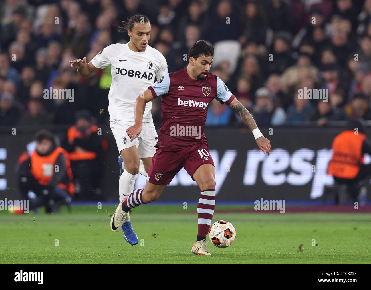 London, UK. 14th Dec, 2023. Kiliann Sildillia of SC Freiburg tussles with Lucas Paqueta of West Ham United during the UEFA Europa League match at the London Stadium, London. Picture credit should read: David Klein/Sportimage Credit: Sportimage Ltd/Alamy Live News Stock Photo