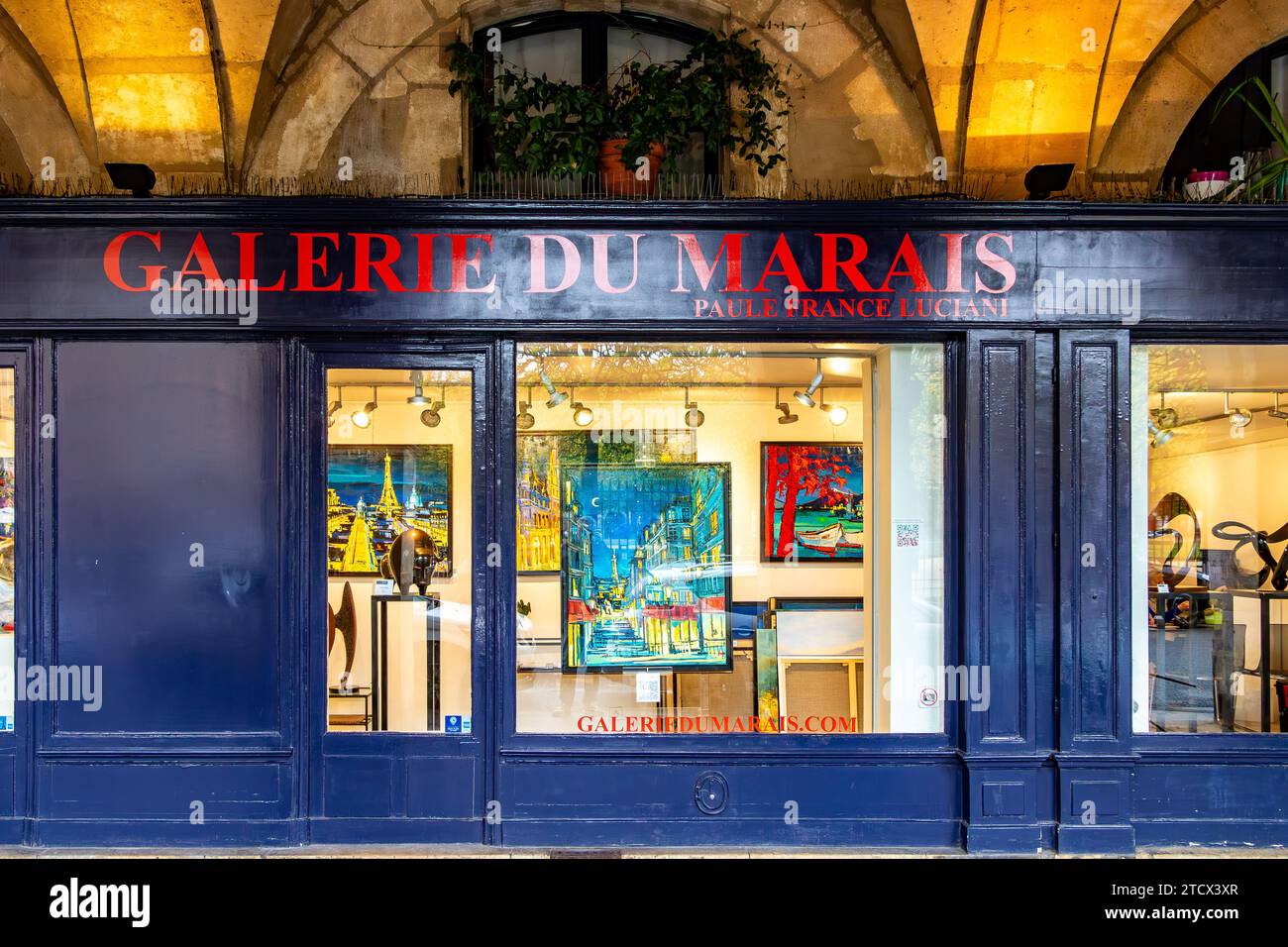 The exterior of Galerie du Marais, located under the vaulted walkway at Place Des Vosges in the