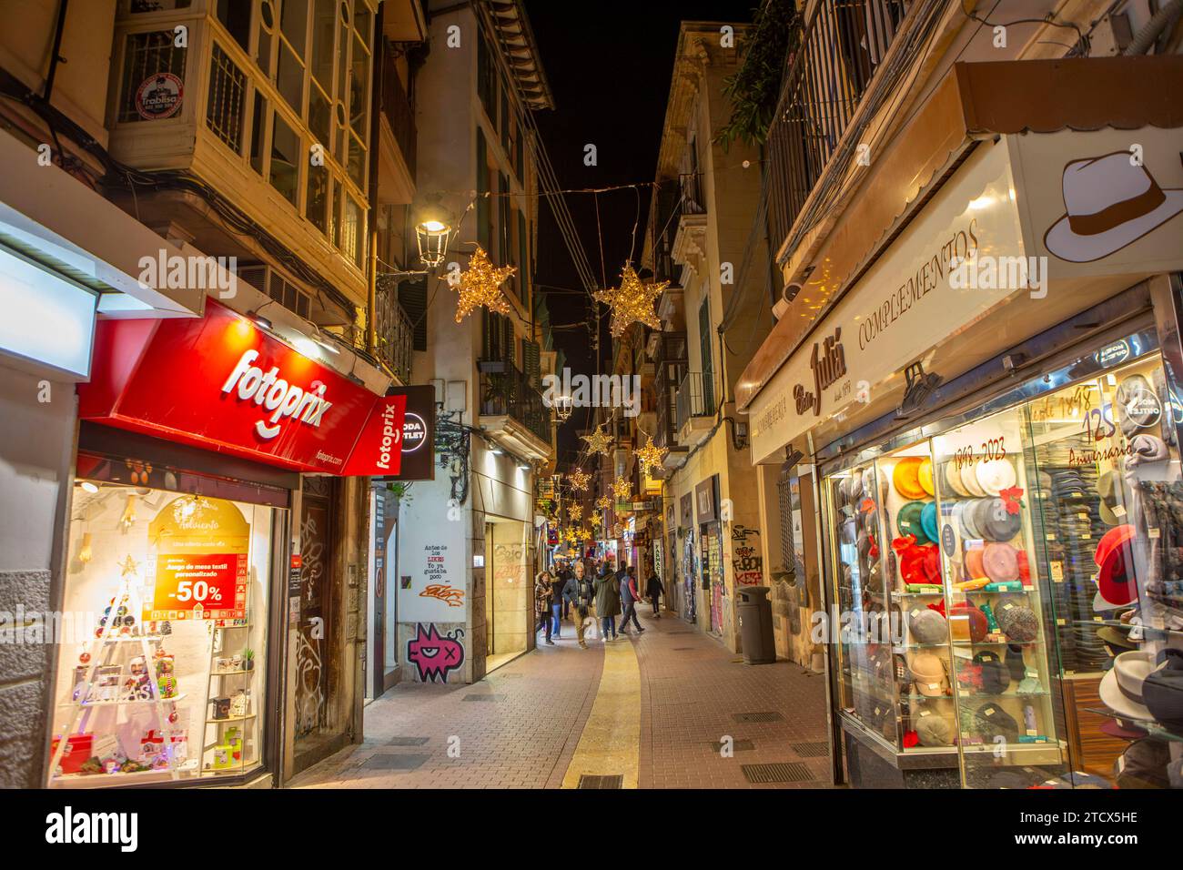 Weihnachtlich geschmückte Straßen und Plätze in Palma de Mallorca  Spanien . Vorweihnachtszeit in Palma de Mallorca *** Christmas decorated streets and squares in Palma de Mallorca Spain Pre-Christmas season in Palma de Mallorca Stock Photo