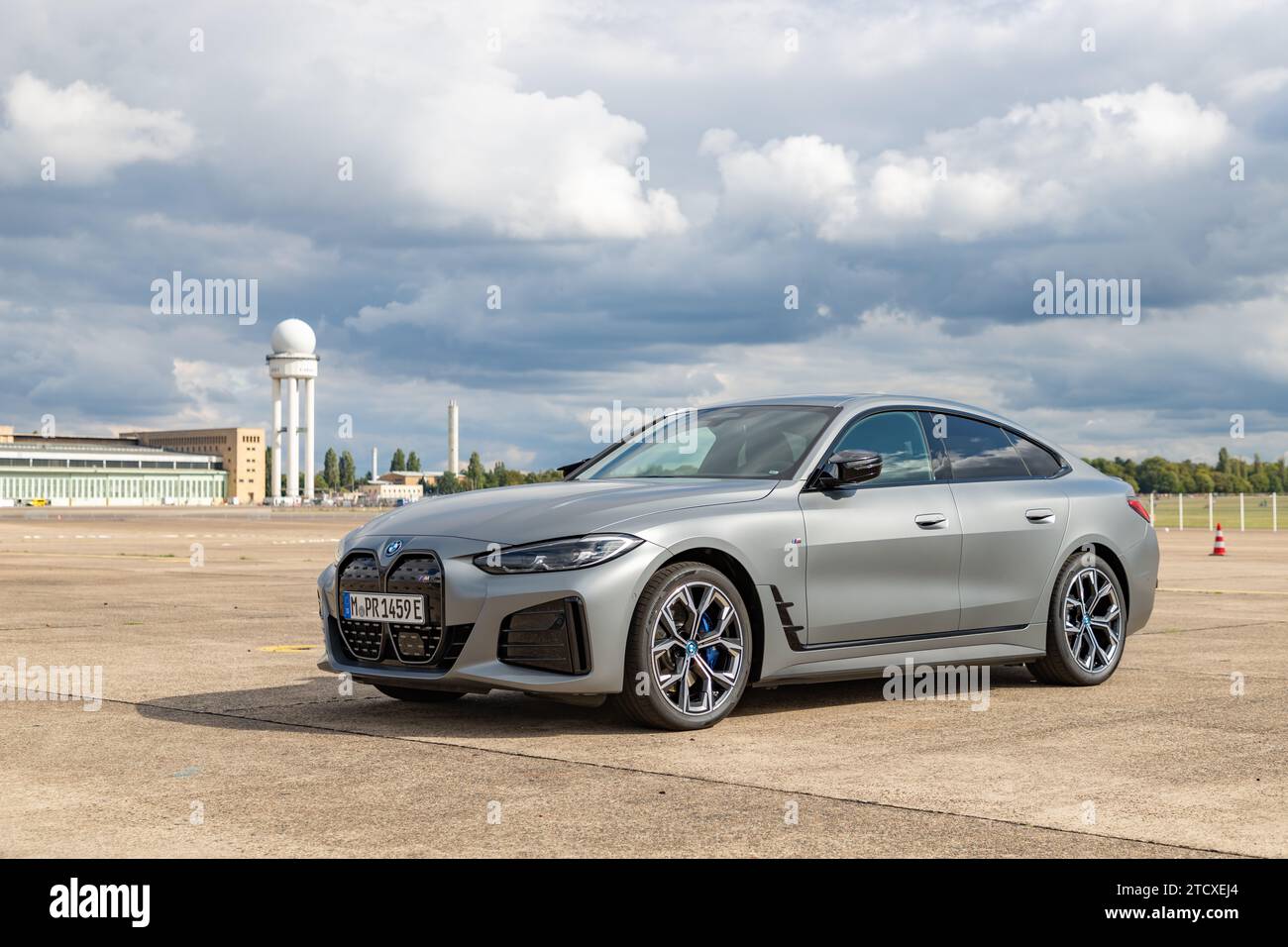 Bmw i4 hi-res stock photography and images - Alamy