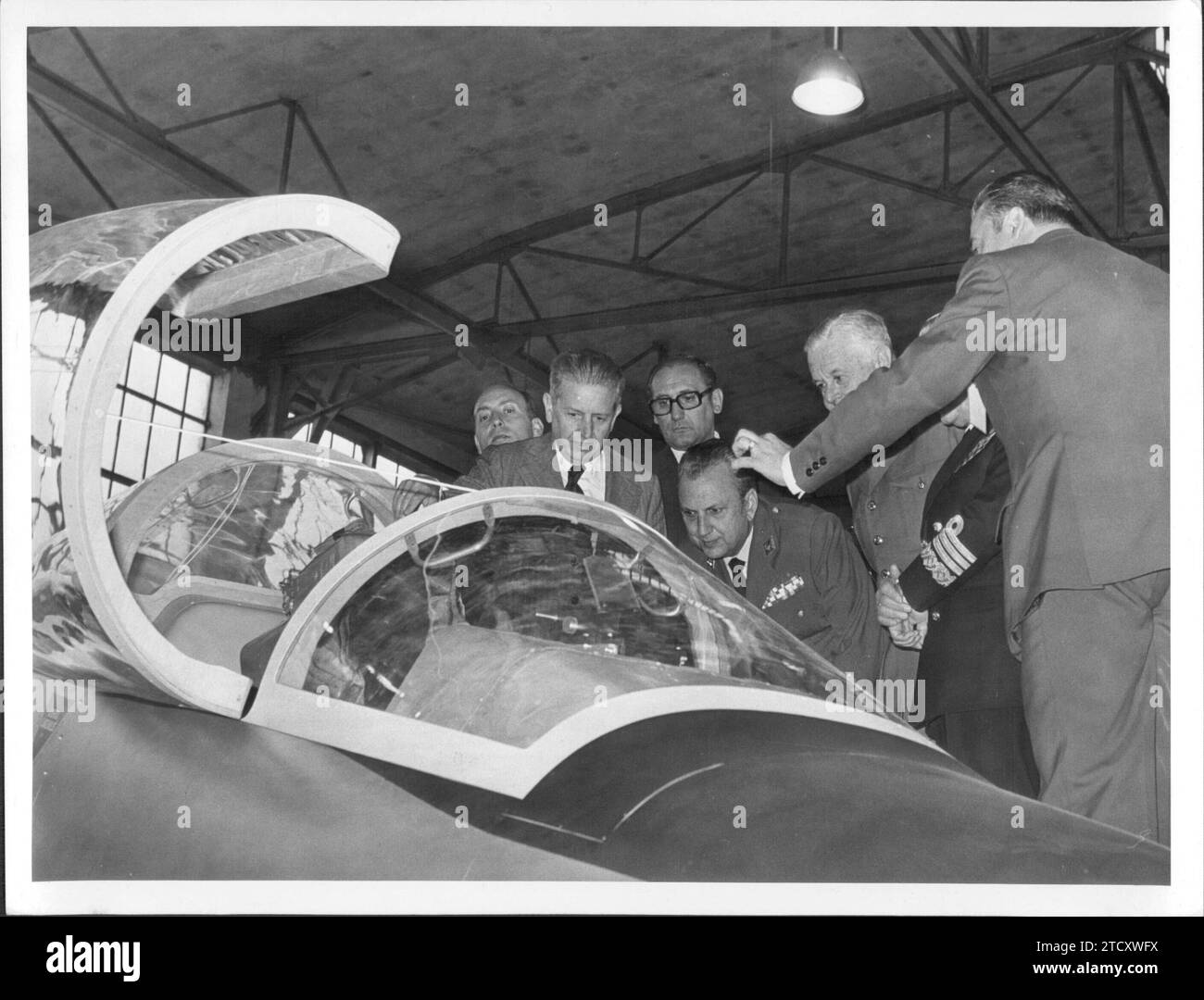 04/01/1976. PRESENTATION OF AN AIRPLANE BUILT IN SPAIN. The vice