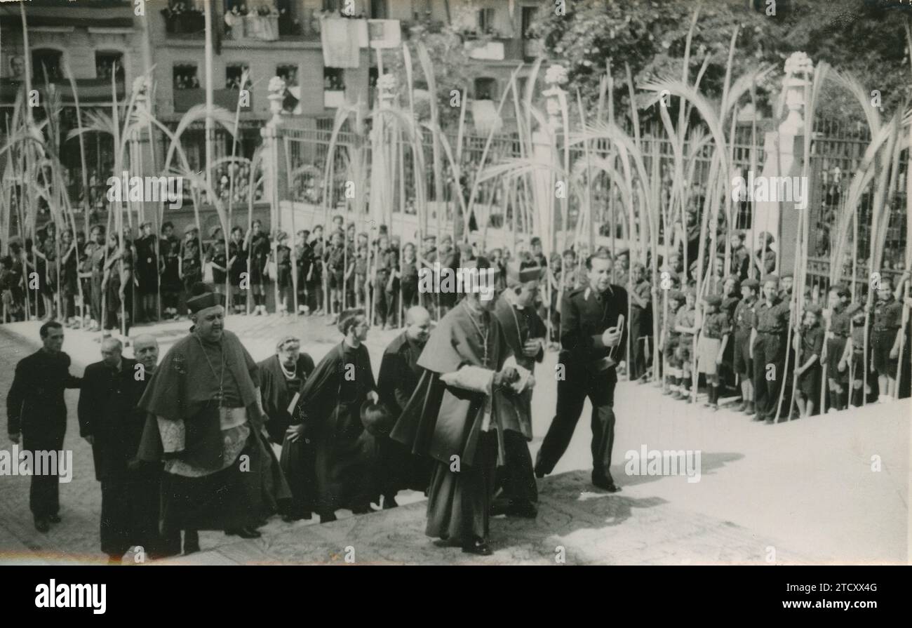 Madrid, 05/21/1939. Spanish Civil War. Thanksgiving celebrated at St. Barbara's Church to mark the end of the war. Generalissimo Francisco Franco attended with prominent personalities. Credit: Album / Archivo ABC / Segrú Stock Photo