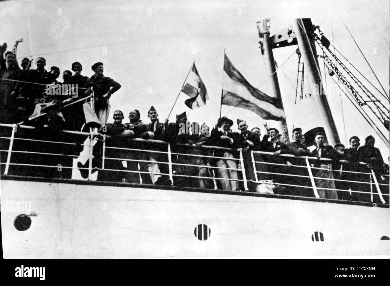 12/31/1937. The 633 Volunteers of O'Duffy's Irish Brigade, who fought alongside the National Troops in the Spanish Civil War, return to Dublin aboard the Portuguese ship Mozambique. Credit: Album / Archivo ABC Stock Photo