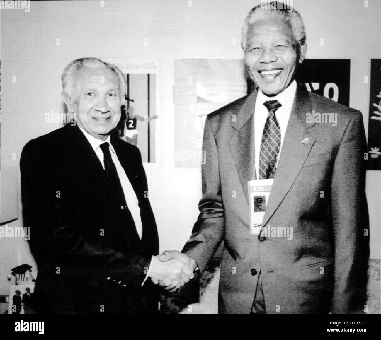 07/23/1992. Juan Antonio Samaranch in an interview with the South African president, Nelson Mandela in Barcelona. Credit: Album / Archivo ABC Stock Photo