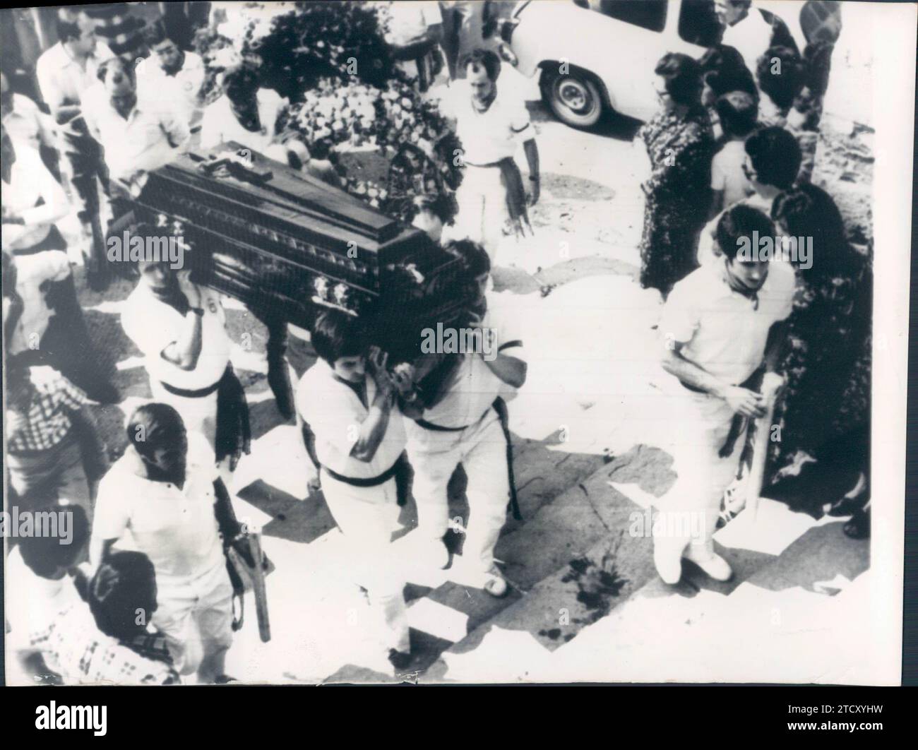 07/11/1975. Gregorio Gorriz Sarasa (41 years old, Arazuri, Navarra) dies after being caught by the bull 'Navarrico' from Francisco Javier Osborne's ranch in the alley at the entrance to the Bullring. In the image, the funeral of the young man in his hometown, Arazuri. Credit: Album / Archivo ABC Stock Photo
