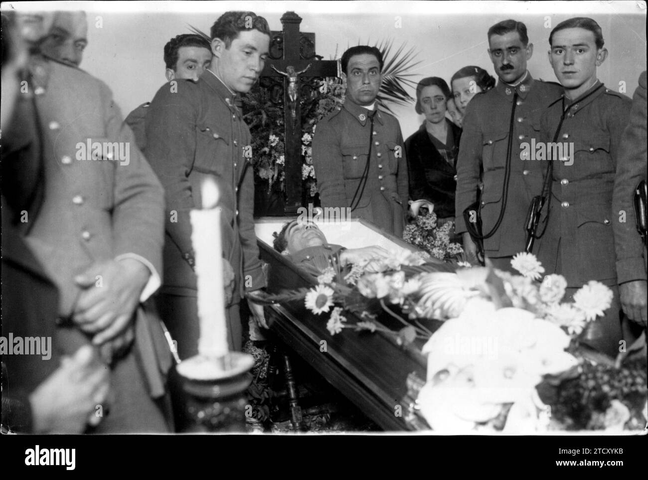 12/31/1935. Burning chapel of a soldier murdered on a Saturday by some gunmen. Photo Klark. Credit: Album / Archivo ABC / Klark Stock Photo