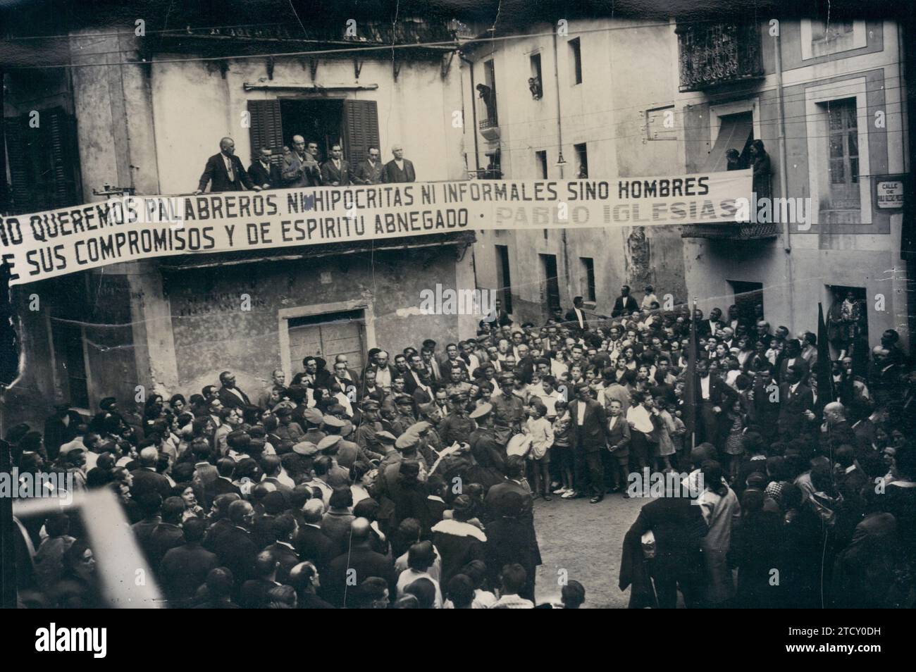 08/01/1931. Julio Turrau, mayor of Jaca, greets the Socialists of Eibar after discovering L Aplaca, which gives the name of Pablo Iglesias to a street and praises the figuera of the founder of the Spanish socialist workers' party. Credit: Album / Archivo ABC / Francisco de las Heras Calvo Stock Photo
