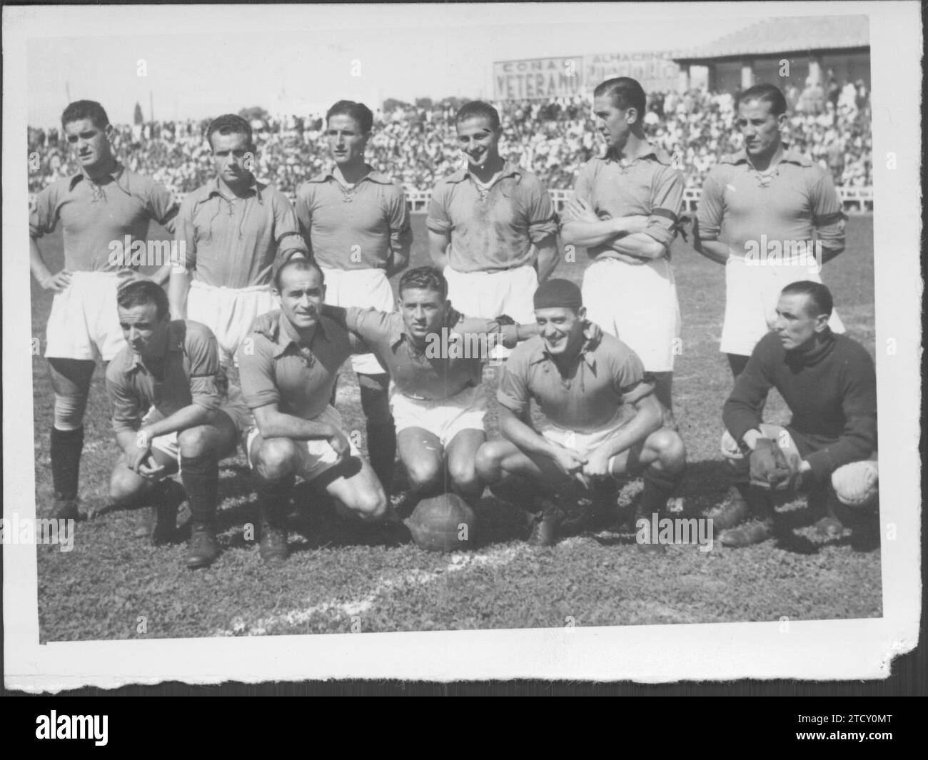 09/25/1943. The Oviedo that lost by five goals to two against Granada in the first match of the league championship of the 43-44 season. Credit: Album / Archivo ABC Stock Photo