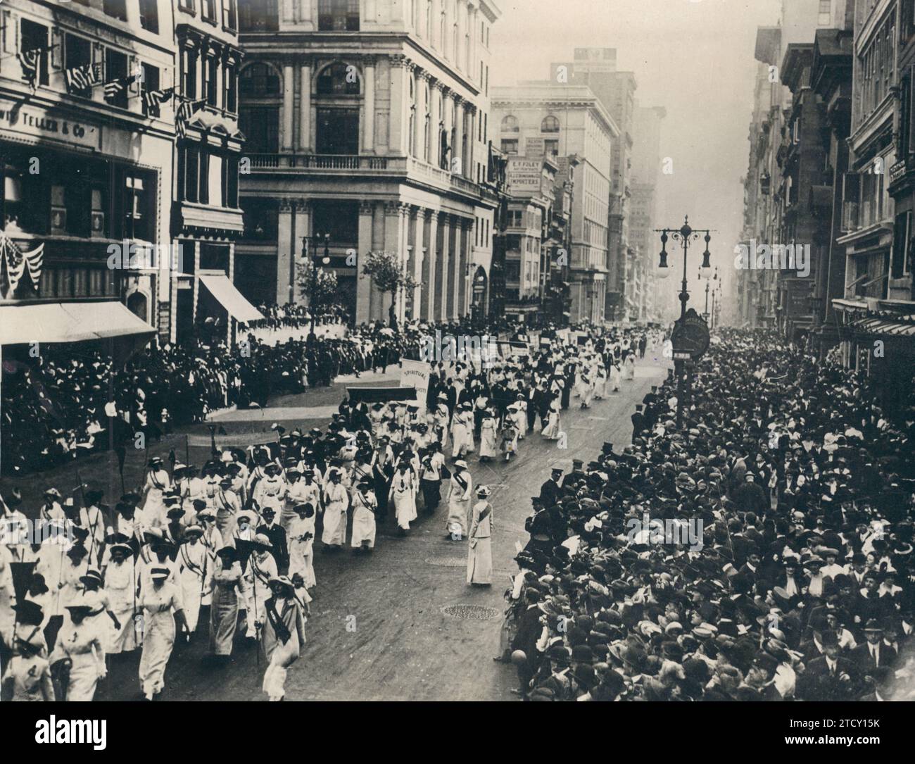 New York City (New York, United States), May 1913. The feminist movement in the United States: appearance of the streets of New York as a suffragette demonstration passes by. Credit: Album / Archivo ABC / Charles Trampus Stock Photo