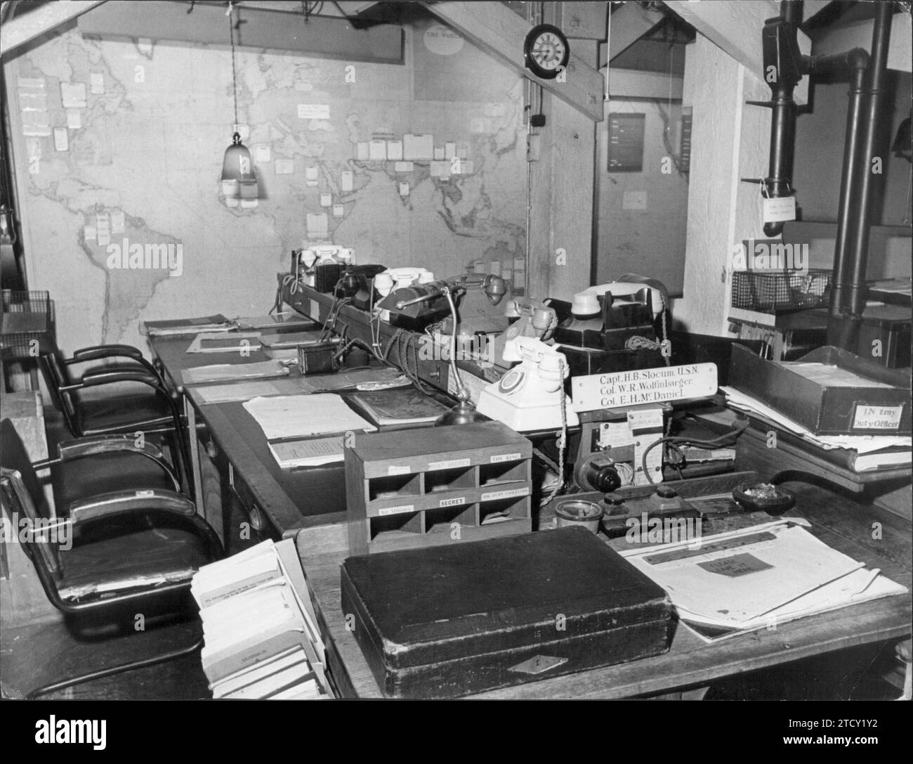 churchill-s-war-room-map-black-and-white-stock-photos-images-alamy