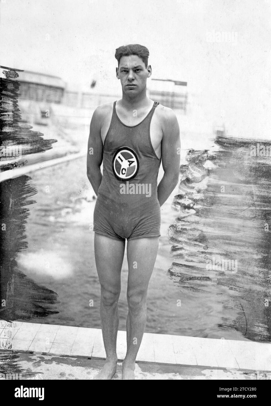 Paris, 1924 Olympics. Weissmuller Broke the Record for the 400 Meter ...