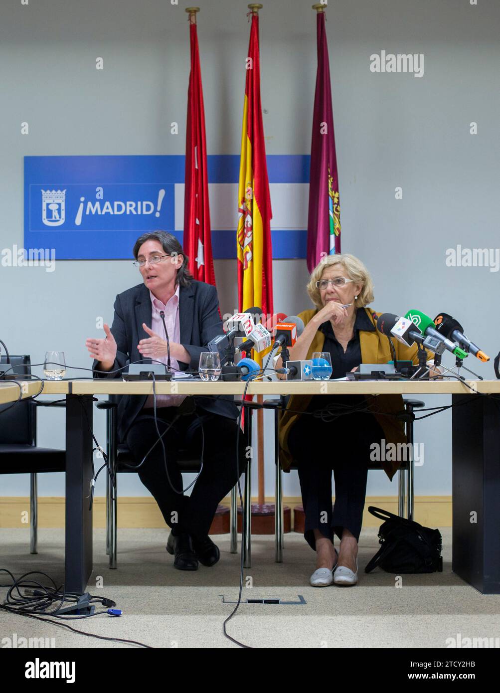 Madrid, 06/17/2015. Manuela Carmena and Marta Higueras, responsible for the social rights area, meet with the technicians of the districts of Madrid. Photo: Ignacio Gil ARCHDC. Credit: Album / Archivo ABC / Ignacio Gil Stock Photo