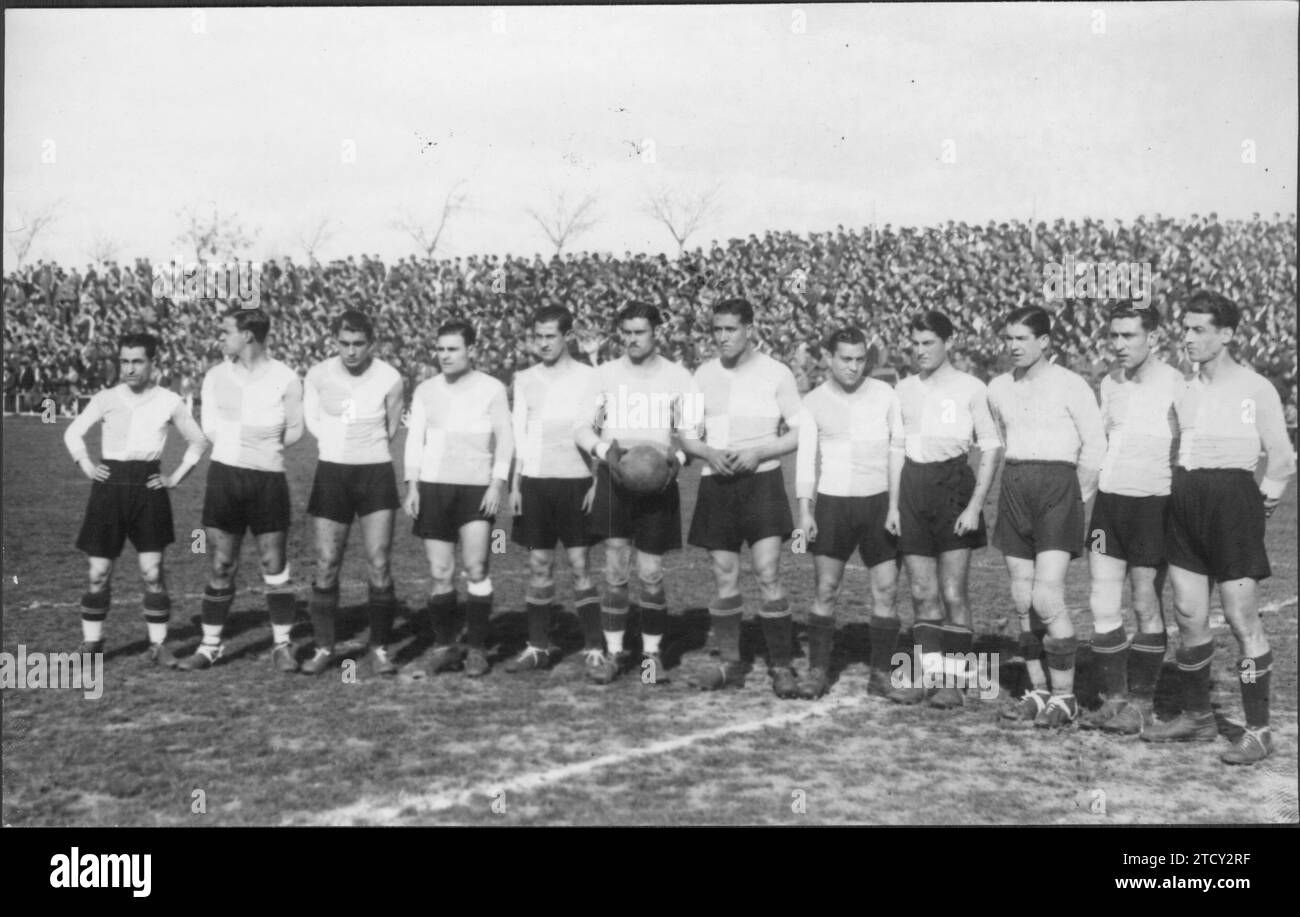 12/31/1933. Saragossa. Sabadell team that, by beating Zaragoza by 2-1, becomes champion of the third division of the League championship. Credit: Album / Archivo ABC / Palacio Stock Photo