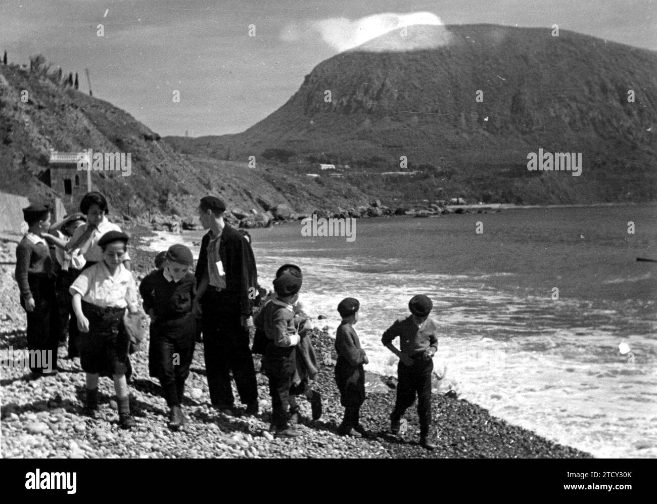 05/01/1937. Artek Pioneer Camp (Crimea), where Spanish Children Walk along the Coast. Credit: Album / Archivo ABC / Agencia de información mundial antifascista Stock Photo