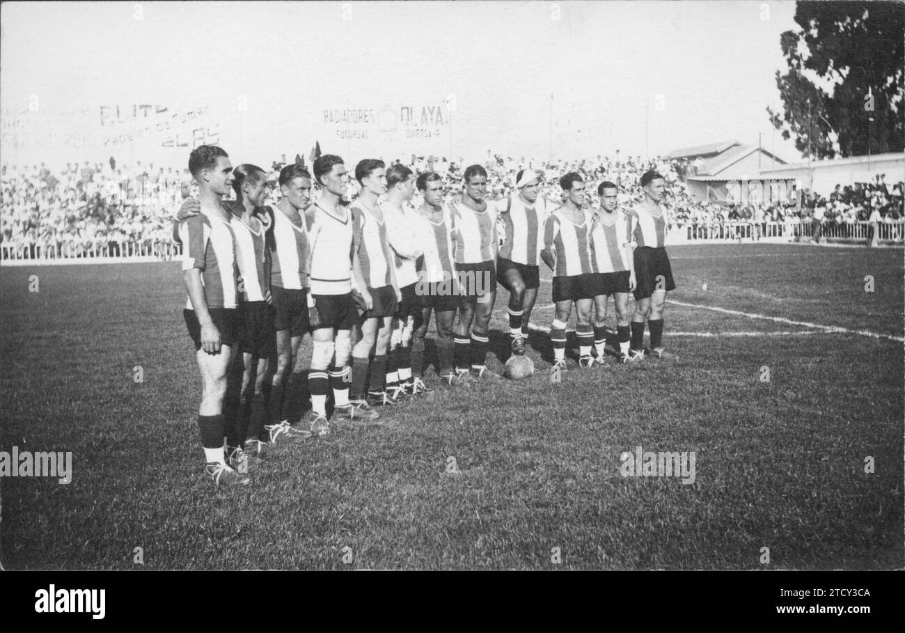 Players of the Alicante FC Hercules team from the Bardin stadium during the 1932-33 season. Credit: Album / Archivo ABC Stock Photo