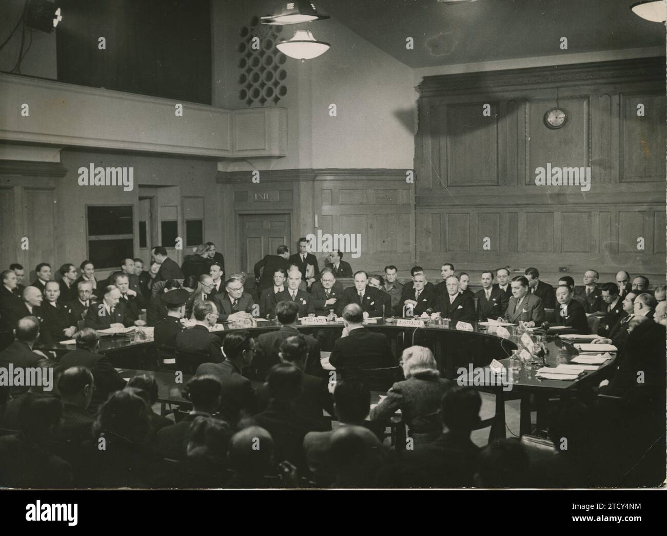 London, 01/17/1946. The first Assembly of the United Nations Organization. Here is one of the laborious sessions of the Security Council, in the Central Hall, the former Methodist church in Westminster. The UN has just appointed, by unanimous vote of the Security Council, the Norwegian Minister of Foreign Affairs, Trygve Lie, as Secretary General. Credit: Album / Archivo ABC Stock Photo